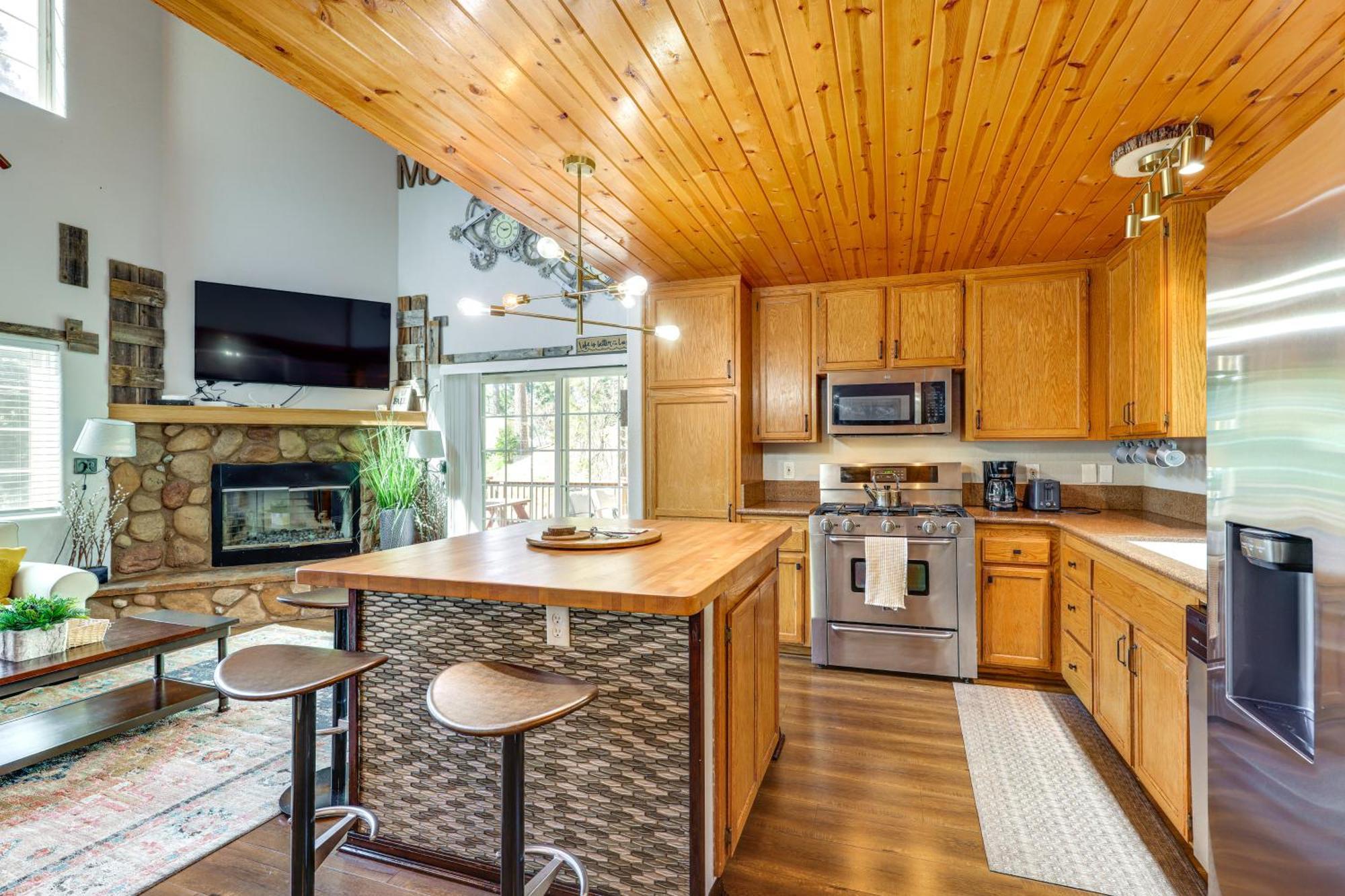 Remodeled Crestline Retreat Walk To Lake Gregory! 外观 照片