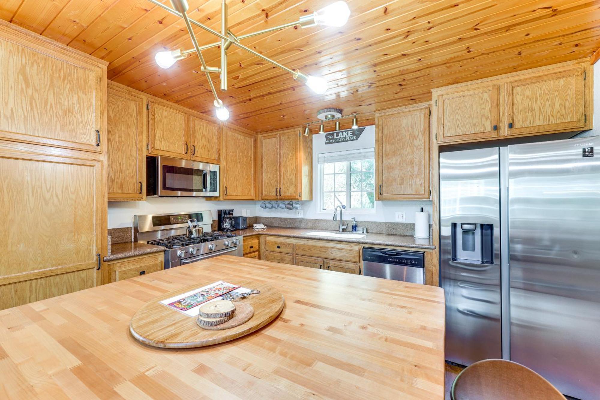 Remodeled Crestline Retreat Walk To Lake Gregory! 外观 照片